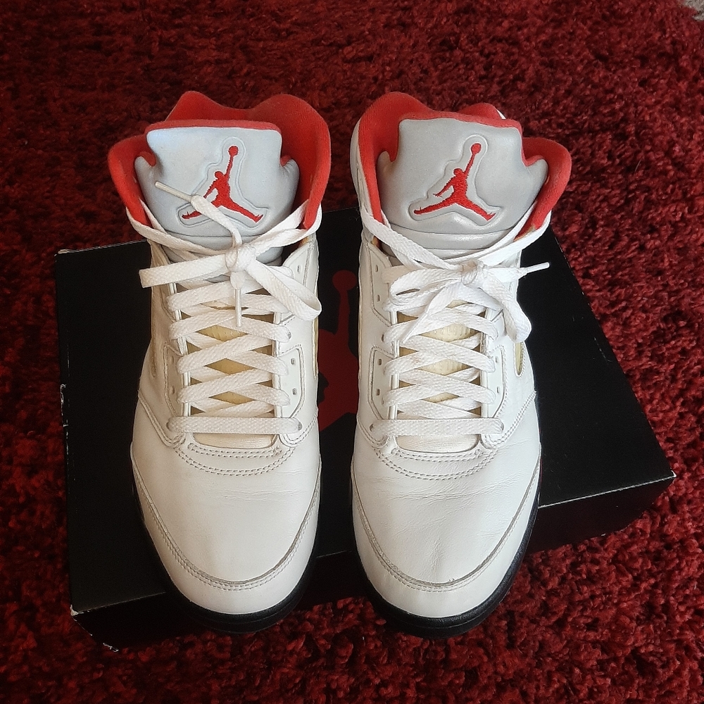 Nike Air Jordon 5 Retro (Size 9.5m)